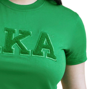T-shirt vert en chenille brodé de lettres grecques – Coton premium – Vêtement décontracté pour sororité – Mode streetwear - Product Image 3