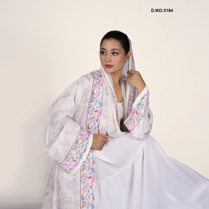 Châle élégant en satin et mousseline fluide de qualité supérieure pour femme, léger et modeste, style islamique, à devant ouvert, en promotion - Product Image 5