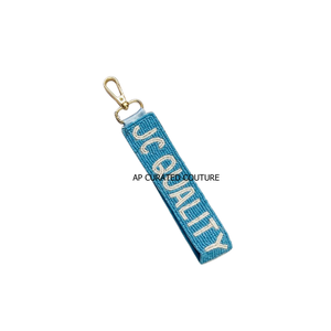 Breloques porte-clés en perles de verre faites à la main de qualité supérieure avec motifs brodés, accessoires personnalisés pour les jours de match, tendance et sur mesure - Product Image 3