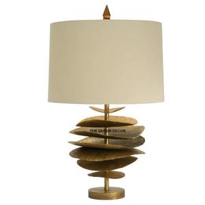 Mesa de diseño metálica única y lámpara de mesa, decoración para el hogar, accesorios de iluminación de lujo, suministro de alta gama, chapado en oro de alta calidad. - Product Image 1