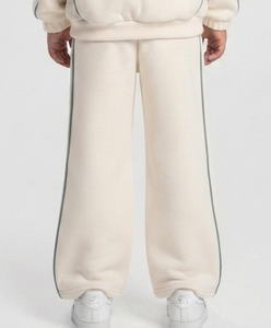 Ensemble de survêtement pour enfants garçons, blanc, coupe oversize, avec lignes contrastées, en molleton de coton (hoodie et pantalon de survêtement à jambes larges), Fabricant OEM & ODM - Product Image 6