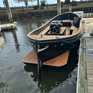 Sloop touristique de luxe en fibre de verre en teck naturel avec moteur diesel 25hp ou système de propulsion électrique 40kw - Product Image 3
