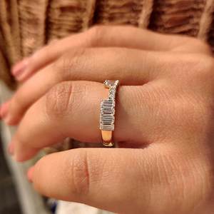 Bague ouverte en moissanite taille émeraude pour femme - Product Image 5