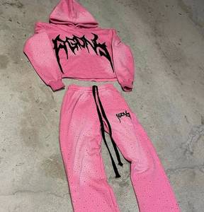 Survêtement en molleton de coton épais, esthétique personnalisée, pour hommes et femmes, avec sweat à capuche court à motif graphique en strass sur le devant, ourlet brut et pantalon large style streetwear - Product Image 4