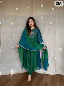 Ensemble de robe Anarkali en rayonne verte Zia avec dupatta, coupe ample, tenue traditionnelle indienne et pakistanaise pour femmes, longueur au sol - Product Image 3
