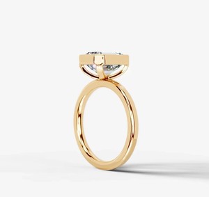 Bague en moissanite taille émeraude sertie clos en argent sterling 925 plaqué or jaune, certifiée luxe, pour fiançailles, mariage ou promesse - Product Image 2