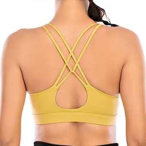 Soutien-gorge de sport élégant pour femme, fabriqué avec un tissu extensible sans coutures, un tissu respirant, une bande élastique de maintien et un design élégant. - Product Image 6