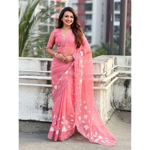 Sari de Seda Pura Chanda Kora Hecho a Mano con Bordado Floral, Apliques Buttis, Borde Calado, Silueta Recta, Estampado Floral en Chifón - Product Image 6