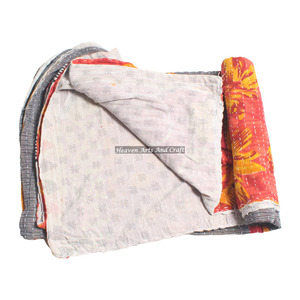 Colcha Kantha india hecha a mano con estampado en bloque y serigrafía, reversible, cosida a mano, de algodón pesado, manta de sari antiguo, patchwork 3-5 - Product Image 1
