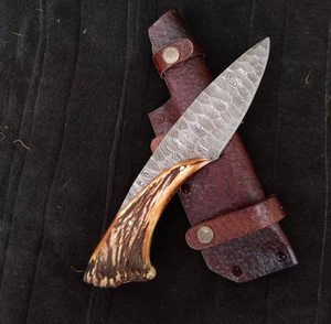 Damascus Steel Hunting Knife Drop Point Blade 0.7mm Thickness Straight Edge Horn Handle <b>Leather</b> Sheath Included - Product Image 2