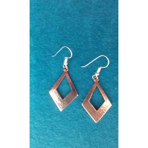 Modelo 32 Premium Hecho a Mano, Elegante Diseño de Cobre y Latón de Tendencia para Accesorios de Moda, Joyería de Cristal Duradera y Ecológica - Product Image 3