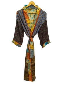 Robe kimono indienne en soie patchwork, cache-maillot de bain, tenue de nuit, longue robe, kimono indien vintage fait main en soie de sari recyclée - Product Image 2