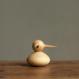Figurine décorative en bois d'oiseau kiwi pour la décoration artistique de la maison, à utiliser comme accent d'étagère et pour la présentation sur table. - Product Image 1