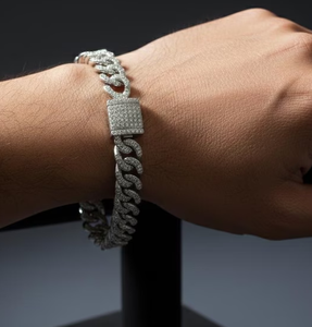 สร้อยข้อมือเงินแท้ 925 แบบ Cuban Link ประดับเพชร VVS Moissanite สไตล์ Iced Out เหมาะสำหรับทุกเพศทุกวัย สวมใส่ในงานปาร์ตี้แนวฮิปฮอป - Product Image 1