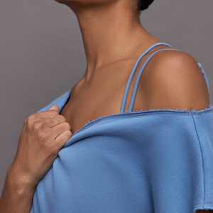 Sudadera de manga corta transpirable para mujer, bordada, de invierno, con logo personalizado, sin hombros, para entrenamiento, al por mayor - Product Image 4