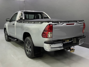 Nuevas llegadas de camionetas Toyota Hilux de cabina simple 4x4 usadas 2024-2025 con volante a la derecha (RHD) y volante a la izquierda (LHD) con bajo kilometraje - Product Image 4