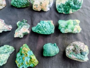 Magnifiques spécimens minéraux naturels de STILBITE vert marécageux - Product Image 4