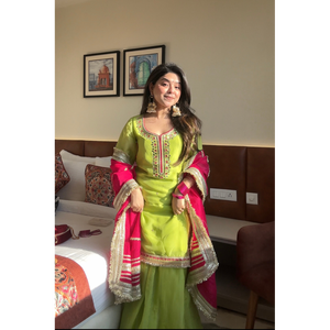 Ensemble haut, bas et dupatta pour femmes, vêtements de soirée de créateur - Product Image 3