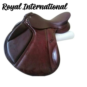 Silla de montar inglesa premium de cuero marrón para carreras, con estructura de fibra de vidrio, herrajes de acero inoxidable y acolchado cómodo para salto. - Product Image 1
