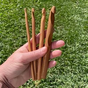 Ergonomic Wooden <b>Crochet</b> <b>Hooks</b> Set-Simple Design Comfort-Grip Durable & Eco-Friendly for Arthritis-Friendly Crafting - Product Image 3