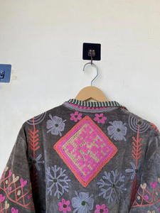 Veste kimono en velours Suzani faite à la main avec poche avant |   Couette écologique respirante matelassée 100% coton anti-plis séchage rapide style bohème - Product Image 2