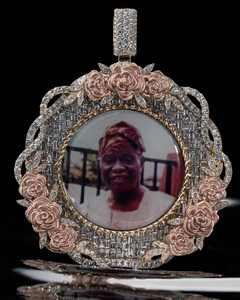 จี้รูปถ่ายโมอิสซาไนต์เงินแท้ 925 ชุบทองคำขาว ดีไซน์ฮิปฮอปสำหรับผู้หญิง พร้อมเอฟเฟกต์ไอซ์ - Product Image 1