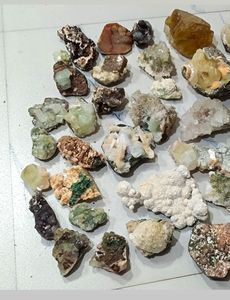 Cristales de Zeolita India Natural Mixta de Alta Calidad, Apofilita, Estilbita, Cavansita, Lote de Minerales en Bruto, Venta al por Mayor de Cristales - Product Image 3