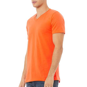 Camiseta de Manga Corta con Cuello en V Profundo, 100% Algodón Tri-Blend, con Estampado, Tallas S-2XL - Product Image 2