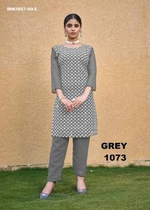 Ensemble Kurti-Pant en Faux Georgette de Qualité Supérieure avec Broderie Chickankari, Prêt-à-Porter, Manches 3/4, Fournisseur Indien, Exportateur Mondial - Product Image 3
