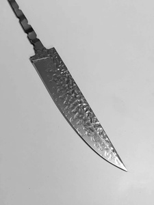 Cuchillo de Caza y Camping de Acero de Damasco Forjado a Mano, Hoja OEM de 8 Pulgadas con Punta Caída, Acero de Alto Carbono, Mango de Madera, Grado Industrial - Product Image 3