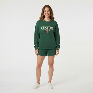 Festliches Weihnachts-Sweatshirt für Damen mit Rundhalsausschnitt und gestickten Weihnachts-Schriftzügen sowie passende Shorts, zweiteiliges Freizeit-Set mit langen Ärmeln - Product Image 6