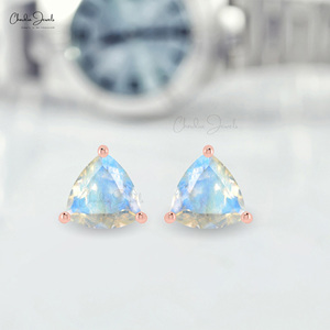 Pendientes Pequeños de Piedra Lunar Arcoíris Natural para Mujer, Corte Trillón de 4MM, Joyería al por Mayor para Regalo de Seres Queridos - Product Image 1