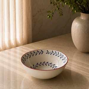 Elegante Tazón de Cerámica para Comedor con Delicado Diseño de Enredaderas Azules, Acabado Brillante para una Presentación Contemporánea en la Cocina - Product Image 1