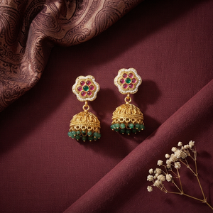 Boucles d'oreilles Jhumka en laiton plaqué or, style antique traditionnel, imitation florale, avec pierres taille émeraude et perles, pour fiançailles - Product Image 5