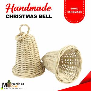 Cloche de Noël artisanale en rotin - Product Image 1