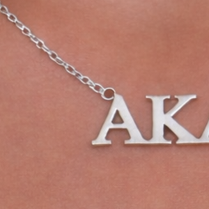 Collar AKA con Colgante de Letra Plateada, Cadena Minimalista, Joyería Elegante, Accesorio de Moda Ligero para Uso Diario - Product Image 5