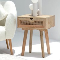 Table de chevet moderne Vandana Orion en bois de galet à 1 tiroir, design d'ameublement d'appoint naturel tressé pour chambre à coucher