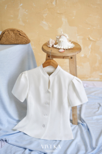 Blusa Elegante Blanca para Mujer, Cuello Mandarín, Manga Corta, Peplum, Botones, Color Sólido, Primavera/Verano, DORIS - Product Image 5