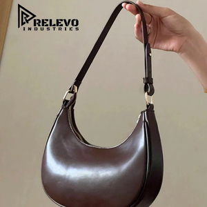 Bolso de Hombro de Cuero Genuino Hecho a Mano, Diseño Exclusivo para Mujer - Product Image 1