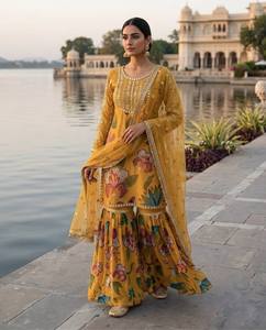 Ensemble Salwar Kameez jaune à fleurs, 3 pièces, en tissu lawn, pour femmes pakistanaises et indiennes, idéal pour les mariages et les fêtes - Product Image 3