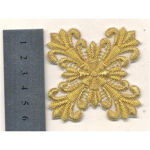 Badge de blazer de luxe en tissu à motif de feuille, brodé à la main en fil d'or écologique, avec applique florale 3D à coudre sur vêtement - Product Image 3