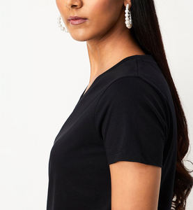 เสื้อยืดครอปคอโอทรงเข้ารูปผ้าโพลีเอสเตอร์/คอตตอนพรีเมียมสำหรับฤดูร้อน ขายส่ง รับสกรีนโลโก้ตามสั่ง OEM สำหรับผู้หญิง ระบายอากาศได้ดี คุณภาพสูง - Product Image 3