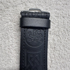 Cinturón de Cuero Escocés con León Rampante Grabado en Negro Sin Hebilla - Suministros de Fábrica Global de Moda - Product Image 4