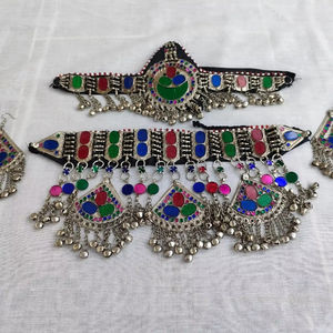 Collar de monedas afgano Kuchi elaborado con cadena intrincada y monedas metálicas colgantes para trajes de danza tribal tradicional. - Product Image 1