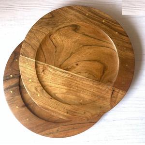Cadeaux de Noël, plateau de service en bois naturel, forme ronde avec incrustation de points dorés en laiton, assiettes de service imbriquées, articles pour la maison - Product Image 1