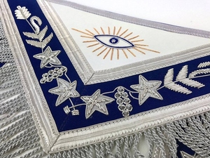 Tablier de Maître Ancien Maçon Blanc et Bleu avec Broderie à la Main, Cuir Blanc et Cordons – Régalia Maçonnique Premium - Product Image 5