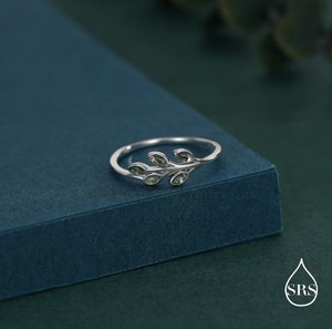 แหวนเงินแท้รูปกิ่งมะกอกประดับมอสอาเกต แหวนใบมะกอกสีเงินหรือสีทอง แหวนลายพฤกษศาสตร์ - Product Image 4