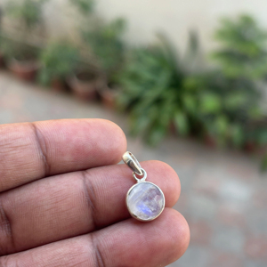 Pendentif religieux pour femme en argent sterling 925 véritable, fait main, avec pierre de lune naturelle de forme longue et ronde - Product Image 1