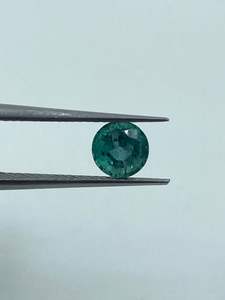 Bague de fiançailles en émeraude verte naturelle de Zambie, ronde, 0,70 ct, pierre centrale pour collection de bijoux de mariée, fabricant de pierres précieuses - Product Image 3