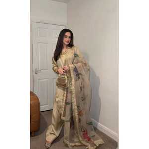 Ensemble de costume de soirée pour femmes de créateur avec une belle combinaison haut-bas dupatta - Product Image 5